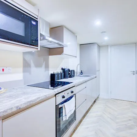 Stylish Modern 1br Mezzanine In Centre * ليدز