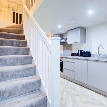 Stylish Modern 1br Mezzanine In Centre شقة *