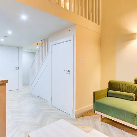 Stylish Modern 1br Mezzanine In Centre * ليدز