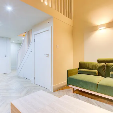 Stylish Modern 1br Mezzanine In Centre شقة *